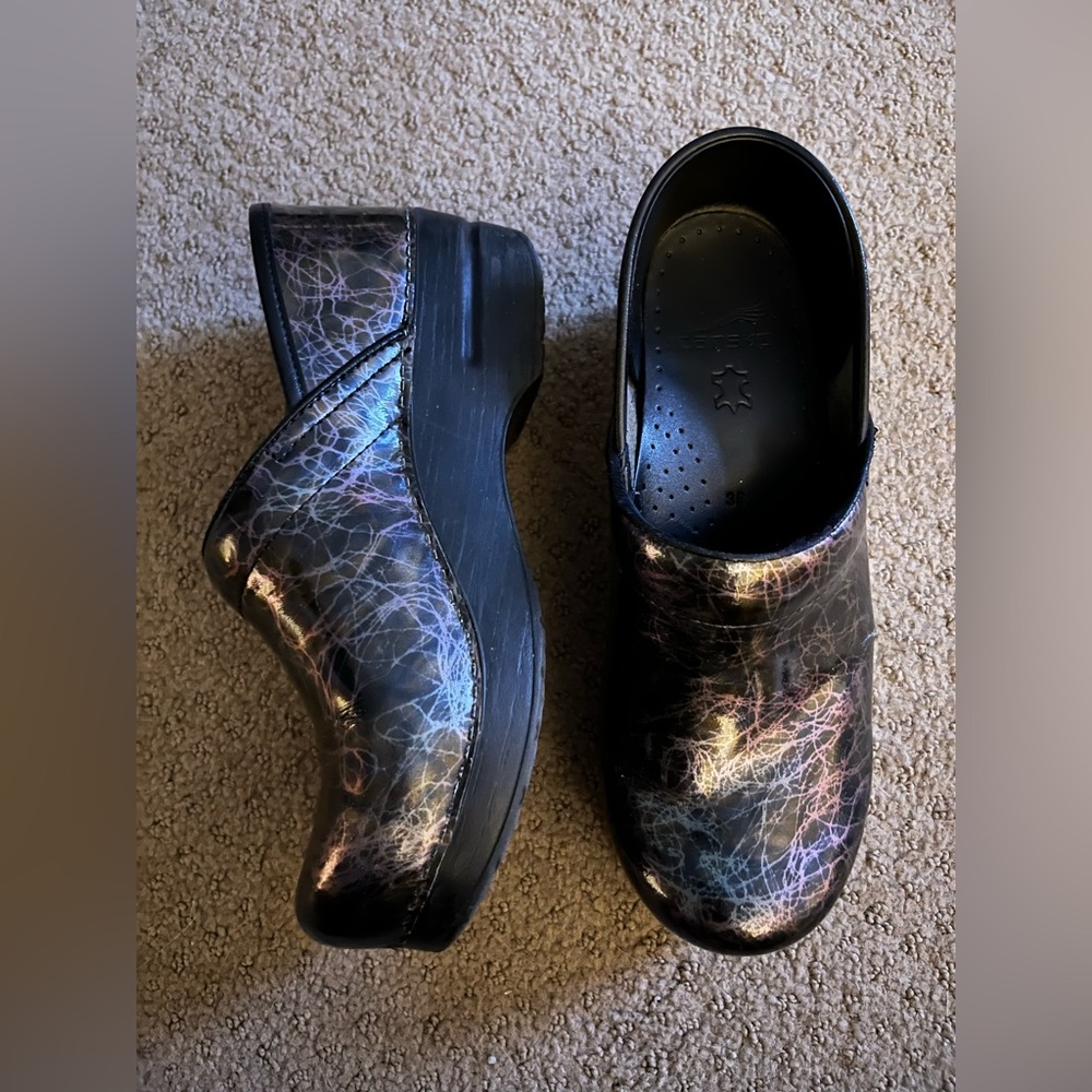 Colorful Patterned Clogs - Picture 2 of 3